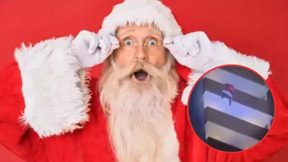 El joven disfrazado de Santa Claus es una escalador experimentado El joven disfrazado de Santa Claus es una escalador experimentado