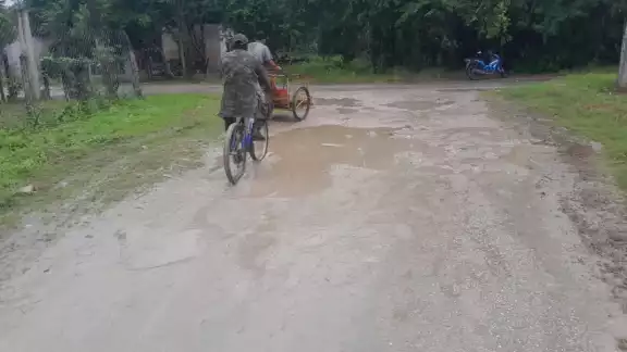 Durante las lluvias de los frentes fríos se torna más crítica la situación, debido a que no se puede transitar a pie