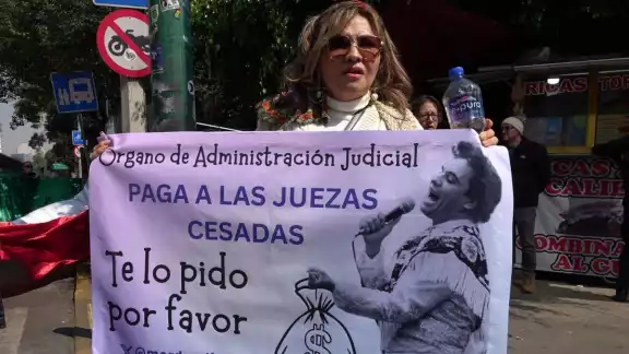 Al no ser recibidos por funcionarios del OAJ, los manifestantes bloquearon ambos sentidos de la avenida Insurgentes Sur