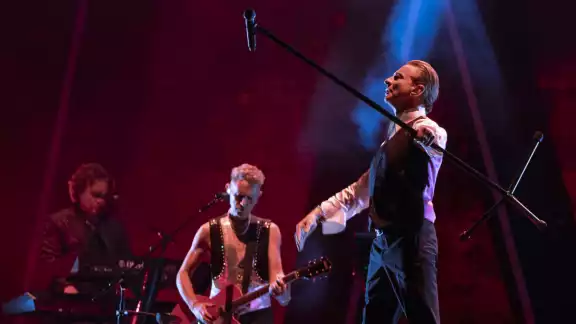 La agrupación también grabó un documental durante su primer concierto. Foto: Especial