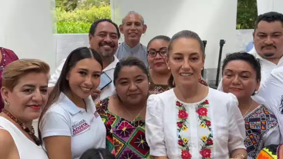 Claudia Sheinbaum saludó a sus seguidores a su llegada a Quintana Roo Claudia Sheinbaum saludó a sus seguidores a su llegada a Quintana Roo