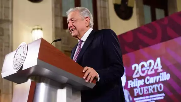 Andrés Manuel López Obrador considera que la irrupción por parte de normalistas de Ayotzinapa a Palacio Nacional es un acto de provocación Andrés Manuel López Obrador considera que la irrupción por parte de normalistas de Ayotzinapa a Palacio Nacional es un acto de provocación