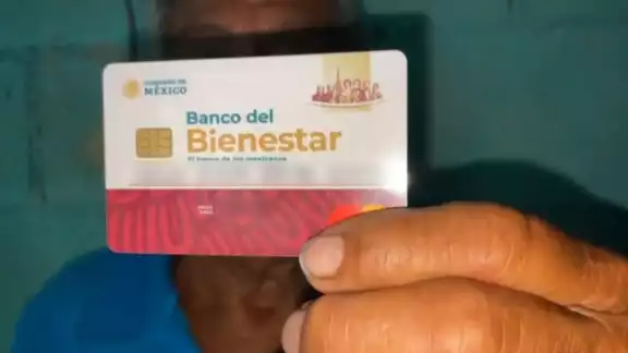 El abuelito pide que lo dejen cobrar su pensión de Bienestar El abuelito pide que lo dejen cobrar su pensión de Bienestar