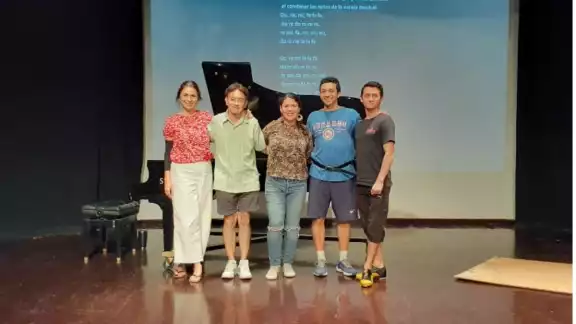 La autora enfatizó que lo llamó Revueltas de Mozart porque es también una fusión con canciones infantiles La autora enfatizó que lo llamó Revueltas de Mozart porque es también una fusión con canciones infantiles