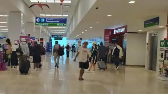 Faltan seis por despegar, cuatro a la capital azteca y los otros a Veracruz y Villahermosa Faltan seis por despegar, cuatro a la capital azteca y los otros a Veracruz y Villahermosa