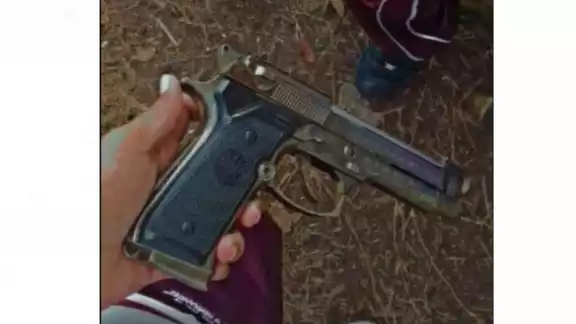 Estudiante ingresa arma a una secundaria y se la presume a compañeros en Chetumal Estudiante ingresa arma a una secundaria y se la presume a compañeros en Chetumal