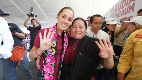 La candidata Claudia Sheinbaum visitó este sábado la ciudad de Celaya, Guanajuato, donde pidió guardar un minuto de silencio por la candidata asesinada, Gisela Gaytán La candidata Claudia Sheinbaum visitó este sábado la ciudad de Celaya, Guanajuato, donde pidió guardar un minuto de silencio por la candidata asesinada, Gisela Gaytán