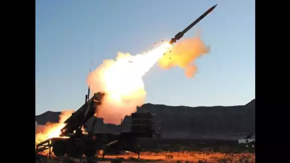 Estados Unidos dará $300 millones de dólares en armas a Ucrania pese a escasez de fondos