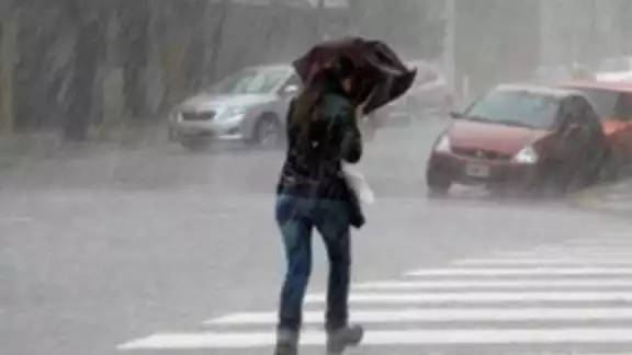Se recomienda tomar precauciones ante las lluvias y caída de granizo