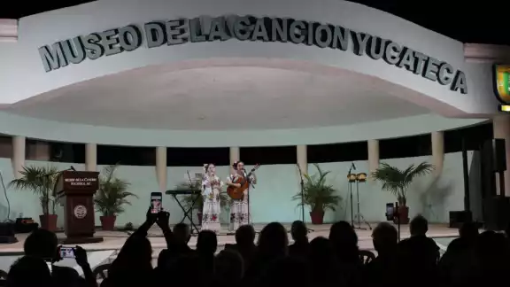 Las Hermanitas Pech y el Trío Armónico deleitaron al público Las Hermanitas Pech y el Trío Armónico deleitaron al público