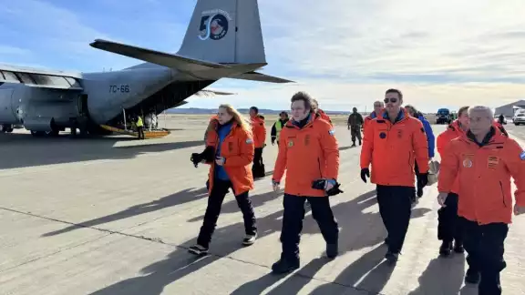 El Presidente de Argentina, Javier Milei, vistó la Base Marambio de la Antártida El Presidente de Argentina, Javier Milei, vistó la Base Marambio de la Antártida