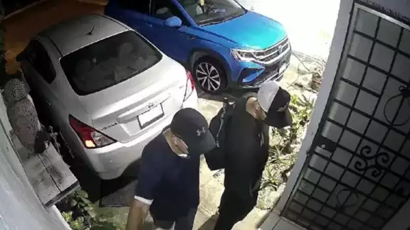 Los dos que realizaron el hurto. Los dos que realizaron el hurto.