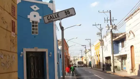 Se recomienda tomar rutas alternas para evitar congestionamientos Se recomienda tomar rutas alternas para evitar congestionamientos