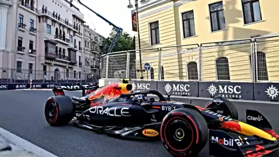 "Checo" Pérez en el 2021 se coronó en el Gran Premio de Azerbaiyán, así que buscará refrendar su corona. Foto: Especial "Checo" Pérez en el 2021 se coronó en el Gran Premio de Azerbaiyán, así que buscará refrendar su corona. Foto: Especial