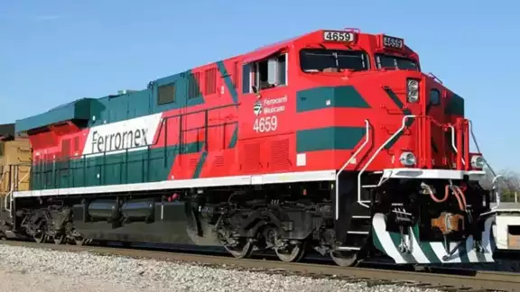 Ferromex informó que ha detenido la ruta de 60 trenes, ante el aumento de migrantes que los usan para trasladarse hacia Estados Unidos, arriesgando su vida Ferromex informó que ha detenido la ruta de 60 trenes, ante el aumento de migrantes que los usan para trasladarse hacia Estados Unidos, arriesgando su vida