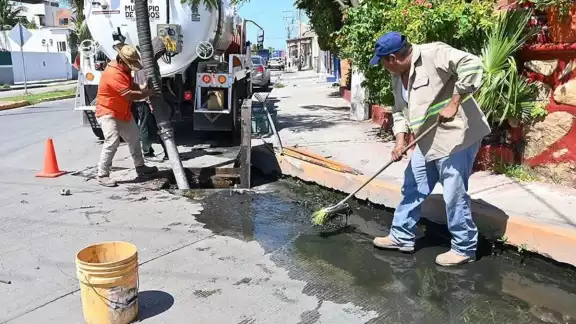 Los trabajadores aseguran que es una violación a sus derechos Los trabajadores aseguran que es una violación a sus derechos