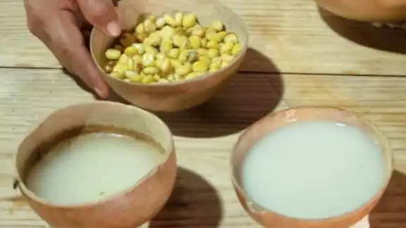 En los pueblos de Yucatán es común que los campesinos lleven su pozole a la milpa
