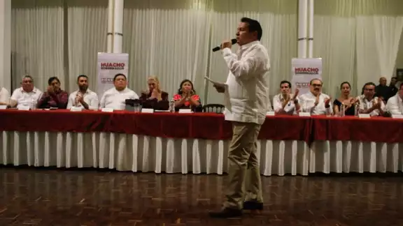 Joaquín Díaz Mena se presentó en el Club Libanés de Mérida