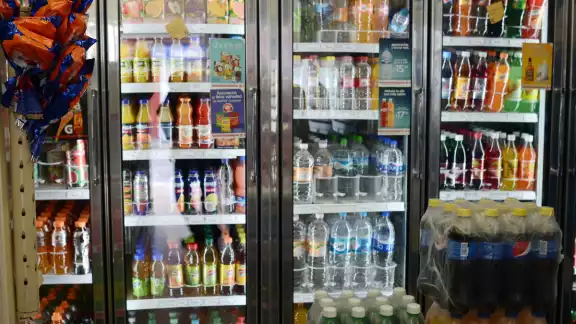 En redes se viralizó la imagen de una Coca Cola vendida a 75 pesos En redes se viralizó la imagen de una Coca Cola vendida a 75 pesos