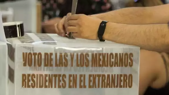 Los mexicanos que residen en el extranjero y quieran votar en la elección del 2 de junio, aún tienen tiempo para tramitar su credencial del INE Los mexicanos que residen en el extranjero y quieran votar en la elección del 2 de junio, aún tienen tiempo para tramitar su credencial del INE