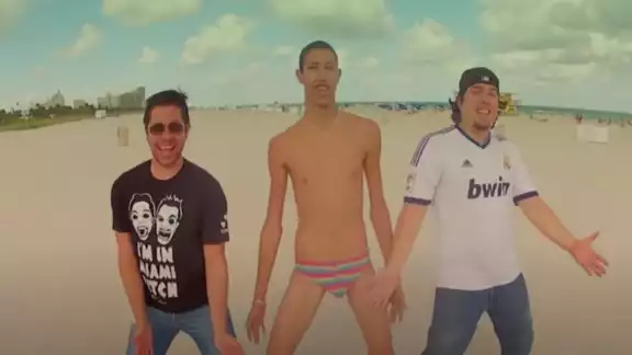 Hace 10 años, internet lanzó a la fama a Peter ‘La Anguila’ por su peculiar baile y complexión extremadamente delgada Hace 10 años, internet lanzó a la fama a Peter ‘La Anguila’ por su peculiar baile y complexión extremadamente delgada