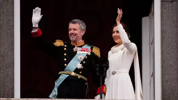 El Rey tomó protesta este domingo en un evento íntimo