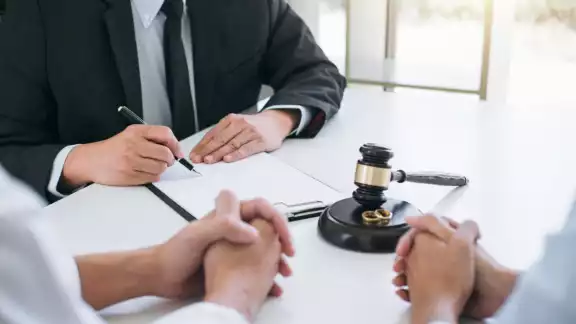 Existen diversos tipos de divorcios, pero los más comunes son el incausado y el voluntario