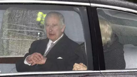Este martes el Rey Carlos III regresó a Londres para su tratamiento contra el cáncer que se le diagnosticó a principios de este mes de febrero