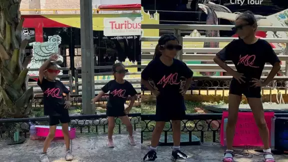 Las niñas son parte de una academia de danza en Kanasín Las niñas son parte de una academia de danza en Kanasín