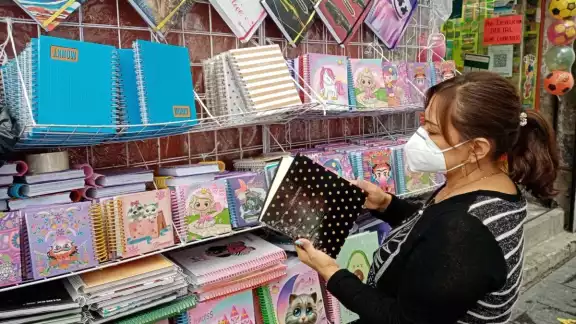 La SEP publicó la lista de útiles escolares del Ciclo Escolar 2021-2022, para las actividades en las instituciones de educación básica, que comprende los niveles preescolar, primaria y secundaria. Foto: Cuartoscuro La SEP publicó la lista de útiles escolares del Ciclo Escolar 2021-2022, para las actividades en las instituciones de educación básica, que comprende los niveles preescolar, primaria y secundaria. Foto: Cuartoscuro