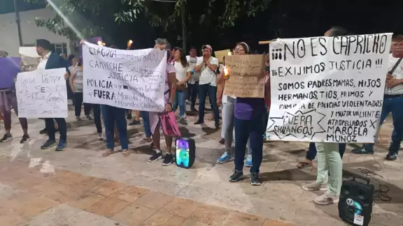 Se manifestaron con pancartas afuera de Derechos Humanos