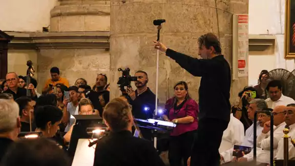 Cabe recordar que el director compartió que esta pieza de Mozart la compuso antes de morir a los 35 años Cabe recordar que el director compartió que esta pieza de Mozart la compuso antes de morir a los 35 años