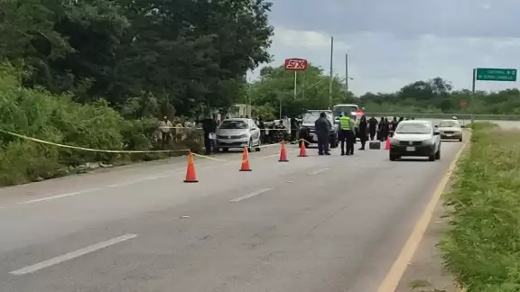 El hombre quedó debajo la unidad sin signos de vida