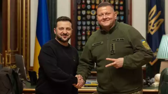 El presidente ucraniano, Volodimir Zelenski, destituyó al comandante en jefe de las Fuerzas Armadas del país, Valeri Zaluzhni