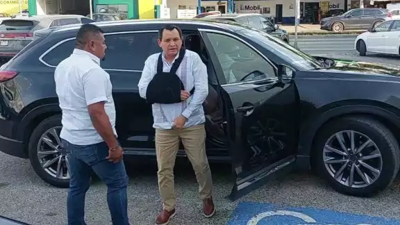 'Huacho' fue el primer aspirante a gobernador en arribar a la sede del organismo industrial 'Huacho' fue el primer aspirante a gobernador en arribar a la sede del organismo industrial