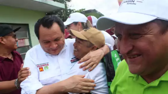 Cientos de personas se congregaron con charanga