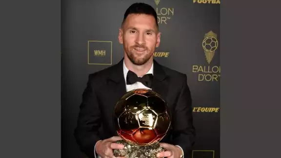 Lionel Messi ganó este lunes su octavo Balón de Oro Lionel Messi ganó este lunes su octavo Balón de Oro