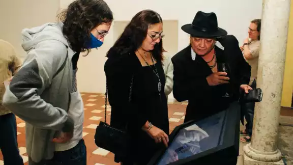 El catálogo es un inventario de espacios activos que contribuye a acercar y difundir el quehacer de artistas y sus sitios de trabajo