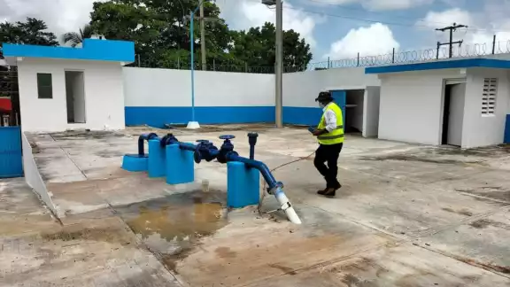 Los vecinos resisten con las reservas de agua que tienen en sus tinacos Los vecinos resisten con las reservas de agua que tienen en sus tinacos