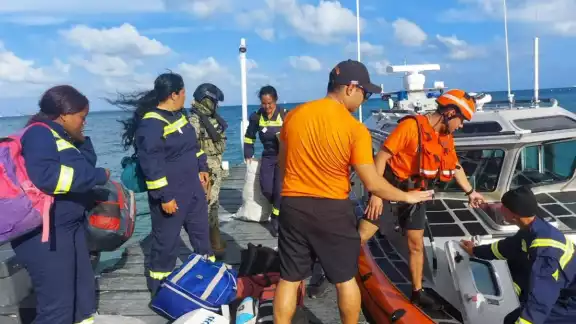 El navío de carga circulaba de norte a sur, e hizo el transbordo a poca distancia de Isla Mujeres, a 5 km al norte