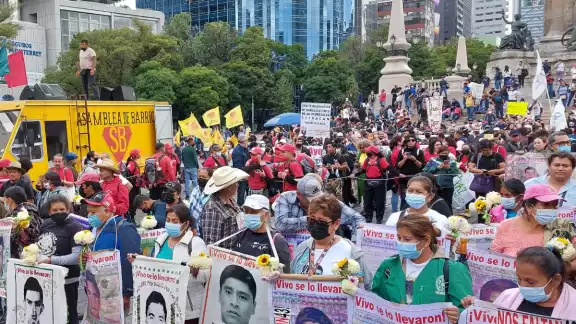 Comienza marcha por 8 años de la desaparición de los 43 normalistas de Ayotzinapa
