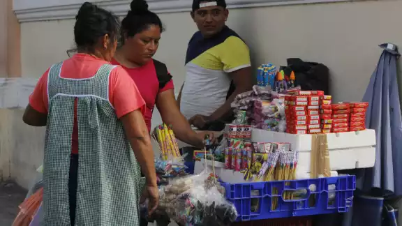 Comentó que, los permisos son un proceso de verificación para descartar peligros a la población Comentó que, los permisos son un proceso de verificación para descartar peligros a la población