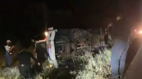 Al dormirse al volante, el conductor de la pesada unidad perdió el control Al dormirse al volante, el conductor de la pesada unidad perdió el control