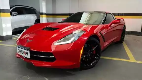 El Corvette rojo está valuado en más de dos millones de pesos El Corvette rojo está valuado en más de dos millones de pesos
