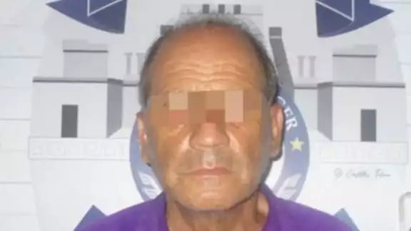 La mujer pidió auxilio cuando se dio cuenta de que un hombre la estaba grabando con un celular La mujer pidió auxilio cuando se dio cuenta de que un hombre la estaba grabando con un celular