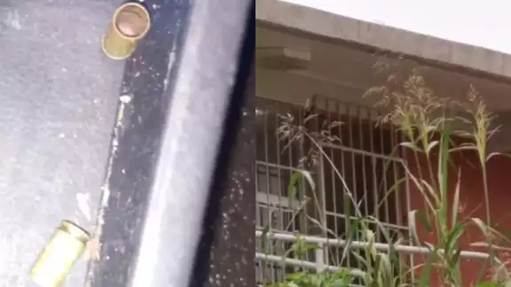 Los impactos de bala alcanzaron las ventanas de un salón de clases Los impactos de bala alcanzaron las ventanas de un salón de clases