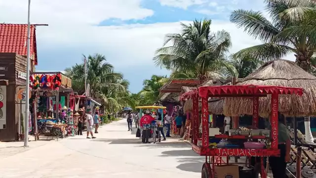 Habitantes de Mahahual denuncian discriminación por parte de los conductores de transporte público en días de crucero