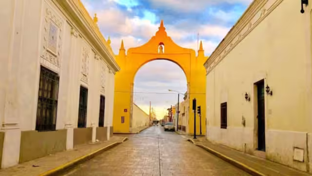 A la actualidad solo quedan en pie tres de los siete arcos que existieron en Mérida