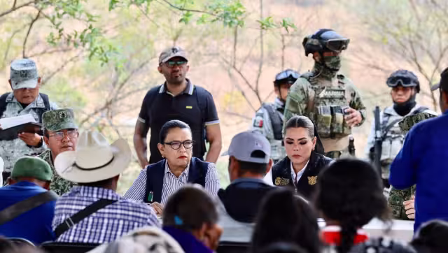 Rosa Icela Rodríguez y Evelyn Salgado recorren Chilapa por violencia en la zona