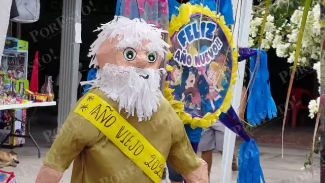 El costo de la pirotecnia para rellenar el muñeco del Año Viejo aumentó 20% en Hopelchén.